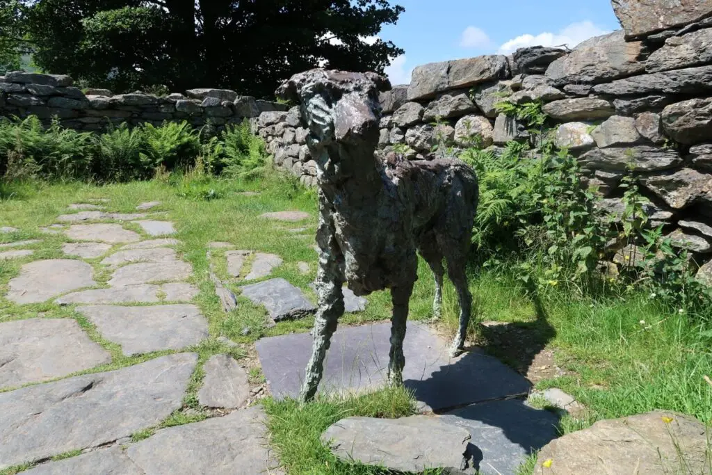 Gelert the dog statue