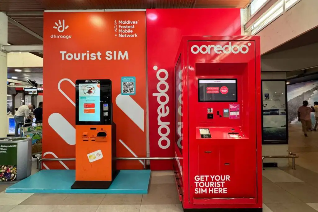 sim card in maldives two networs available by vending machine. Ooredoo is red and Dhiraagu is orange to the left.