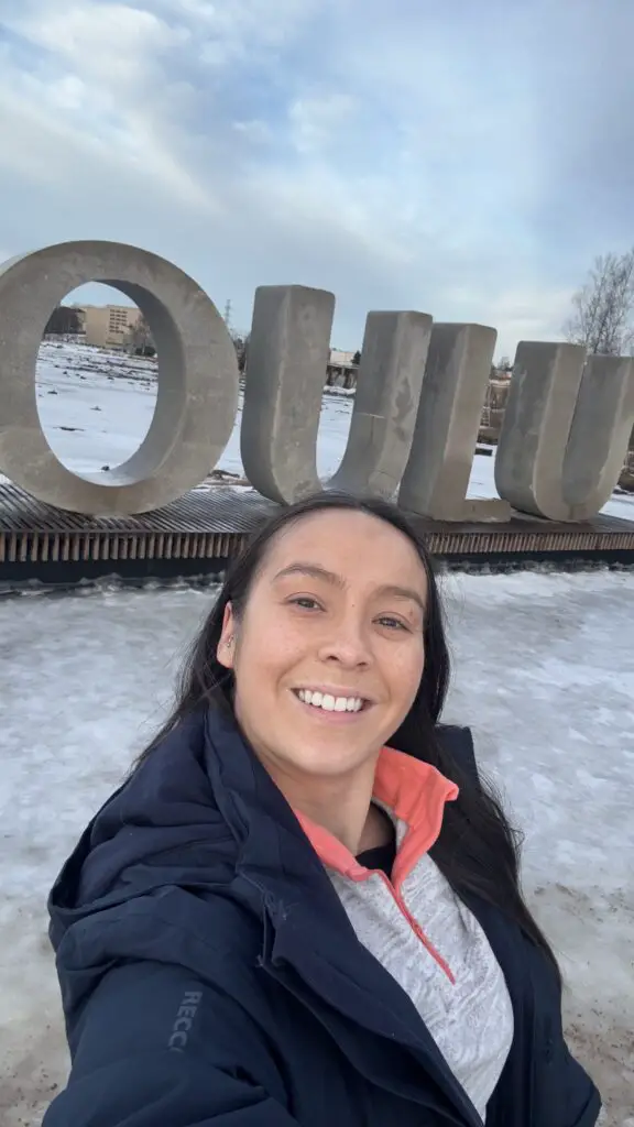 things to do in winter visit the Oulu sign. Holly is taking a selfie with it